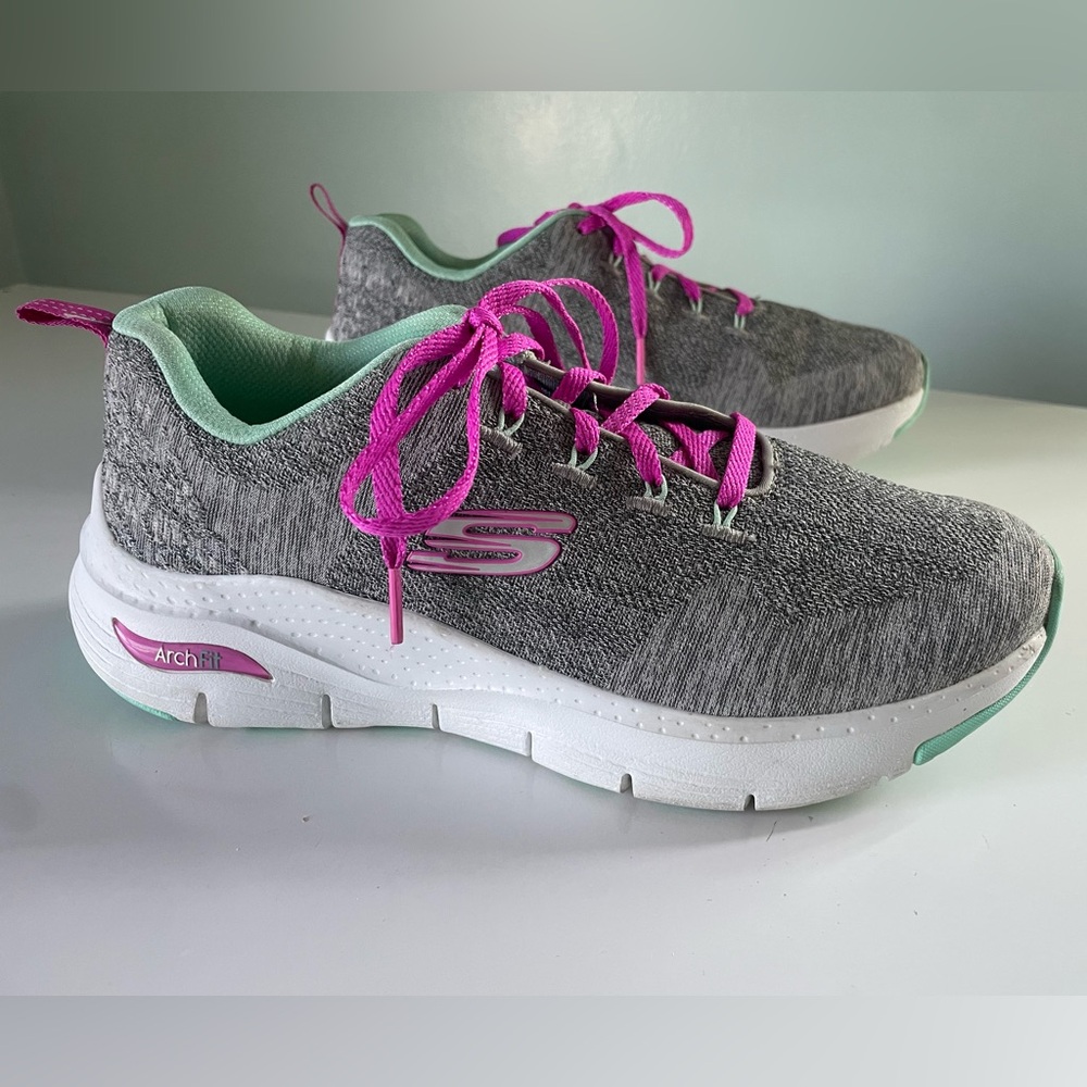 Skechers Arch Fit Air Cooled Size 9W Comfort Shoes Athletic Gray White Pink